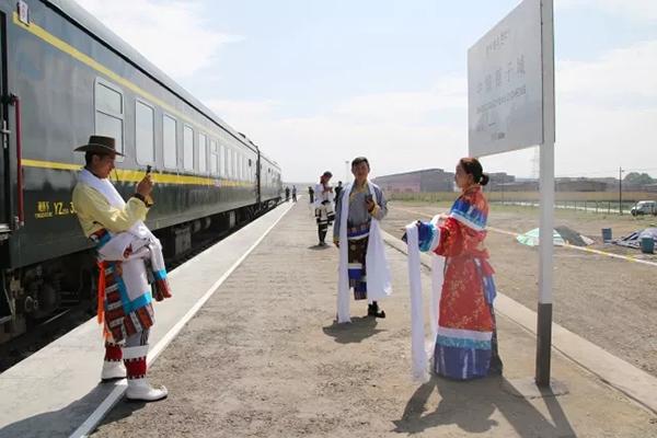 星空列车与白的旅行怎么样？带你体验治愈心灵的梦幻旅程