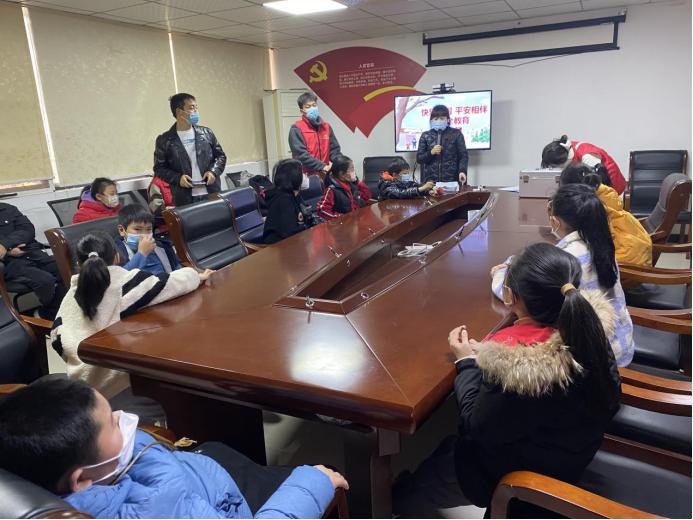 杨阿姨的故事：从社区志愿者到文化符号的温暖人生