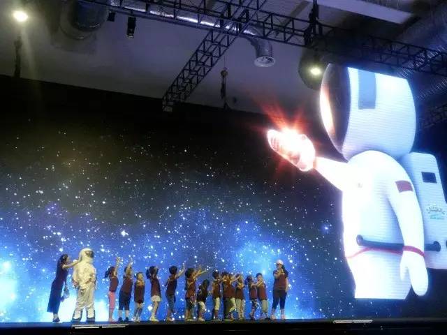 星空列车与白的旅行百科：沉浸式知识探索，让学习变快乐旅程
