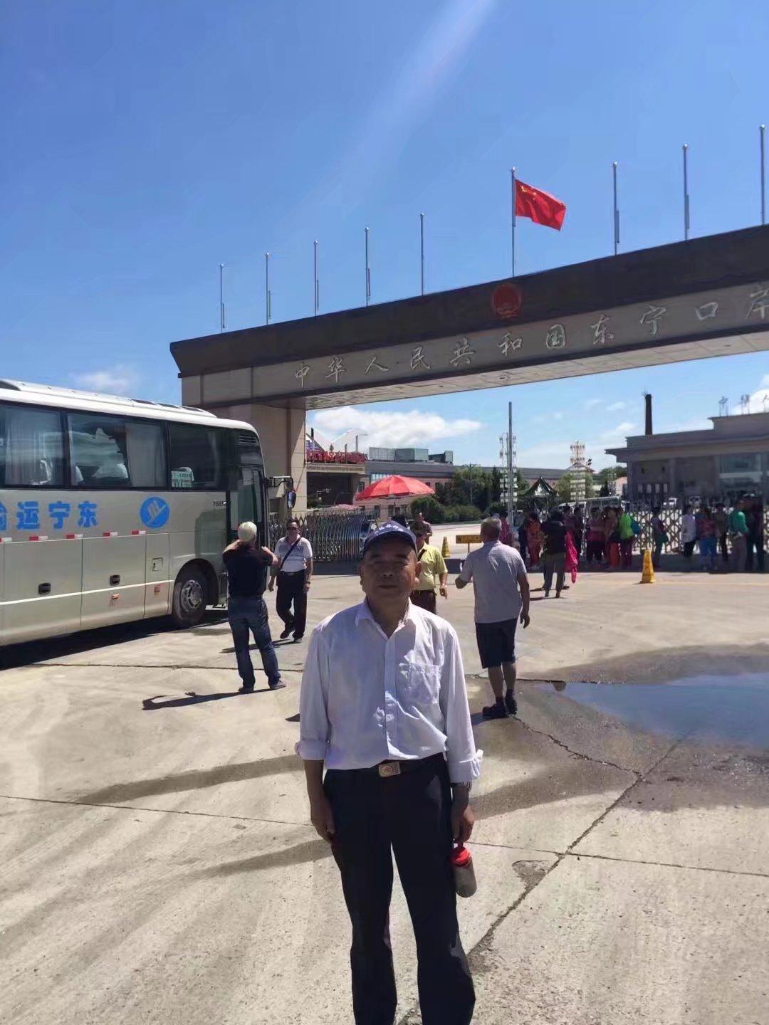 旅行领队的自我介绍范文：3分钟赢得信任，让游客安心托付旅程