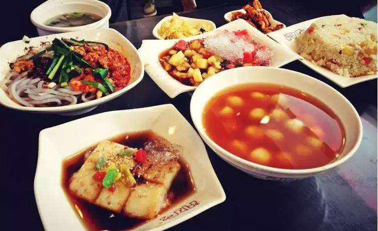 小白旅行美食记：新手轻松记录旅途美味，省钱吃遍地道小吃